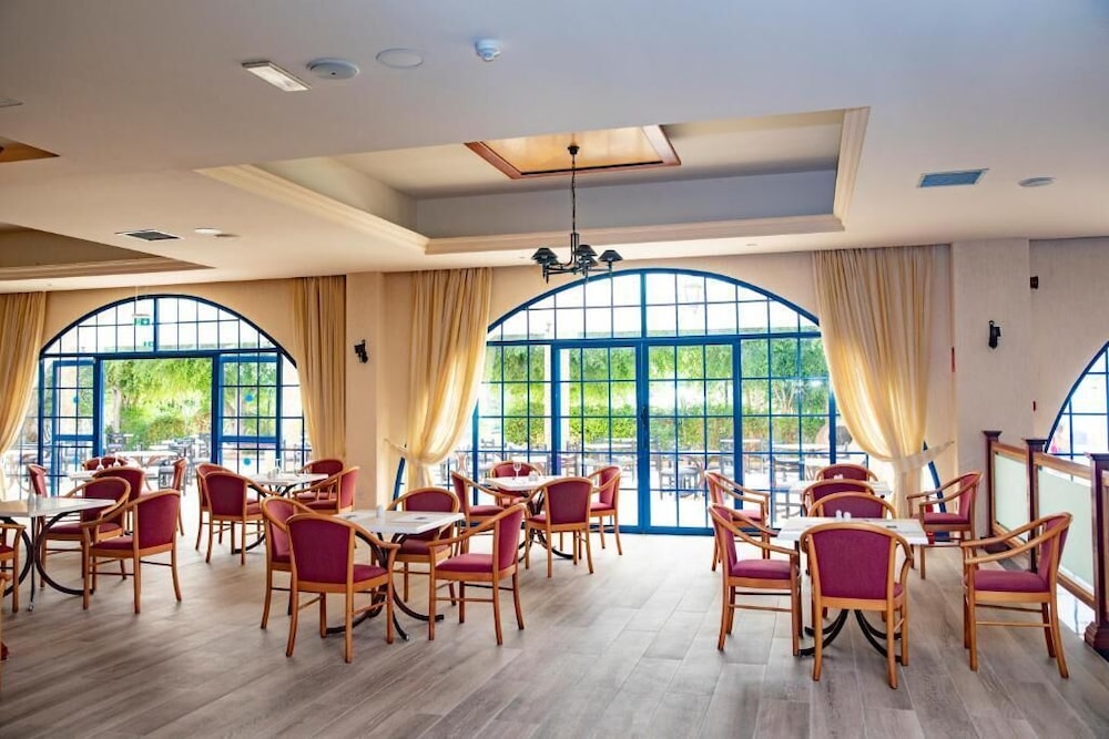 restaurant-cafeteria