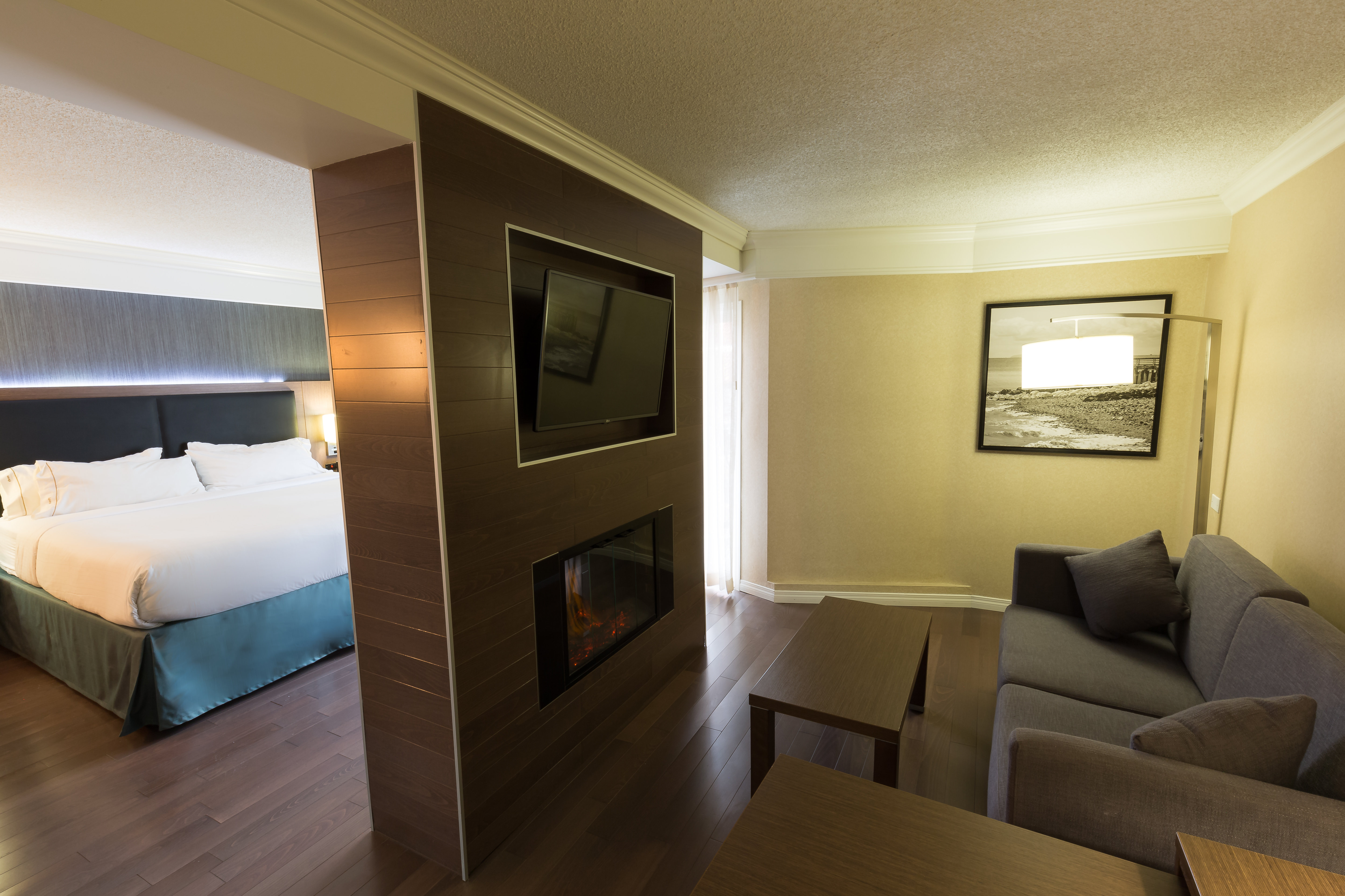 Holiday Inn Express Edmonton Downtown 25/56
