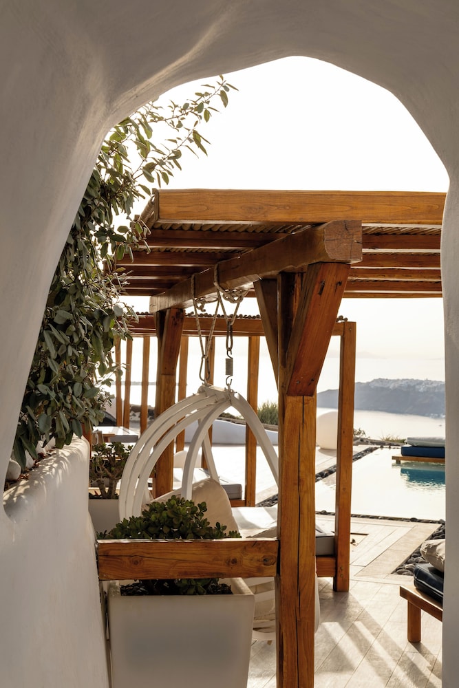 Amaze Suites 45/65