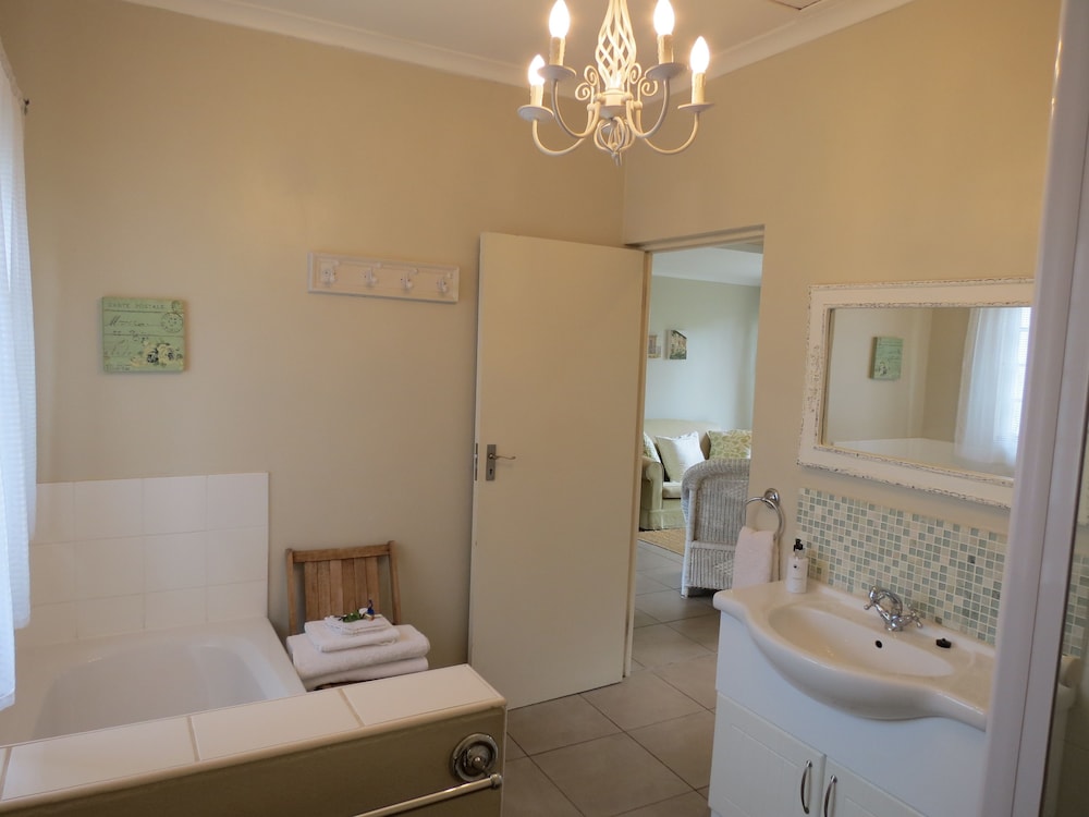 AppleBee Guest Cottages 49/50