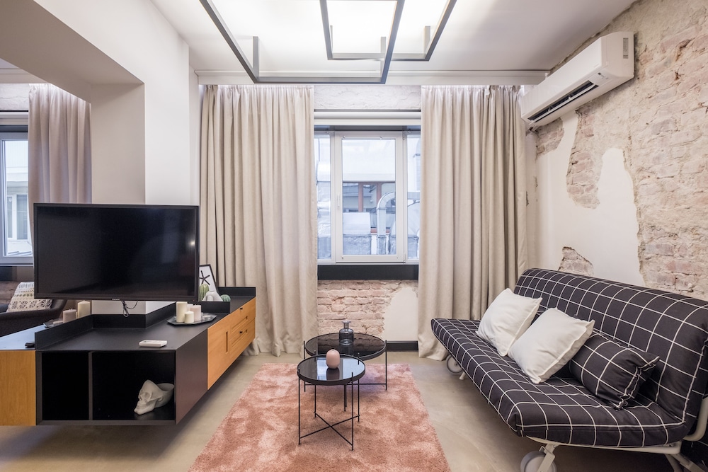 R34 Boutique Hotel 43/50