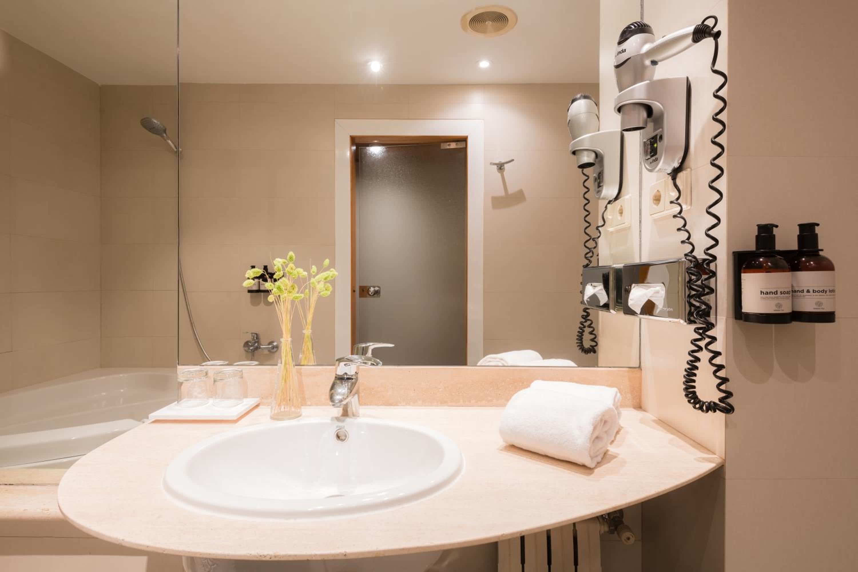 جناح جونيور، Hotel Ciudad de Valladolid 10/10