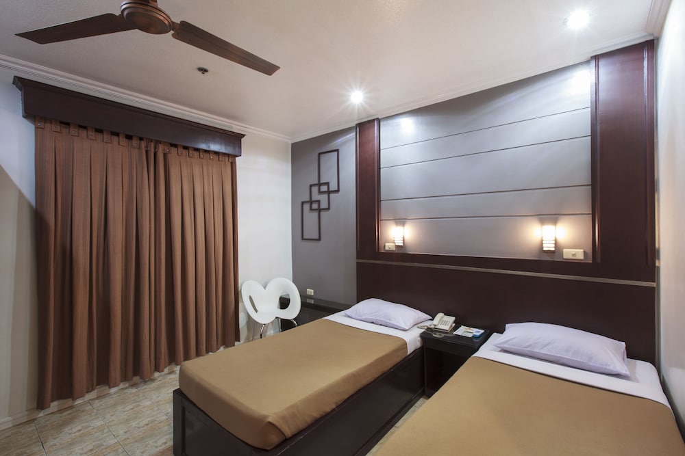 Paladin Hotel 19/41
