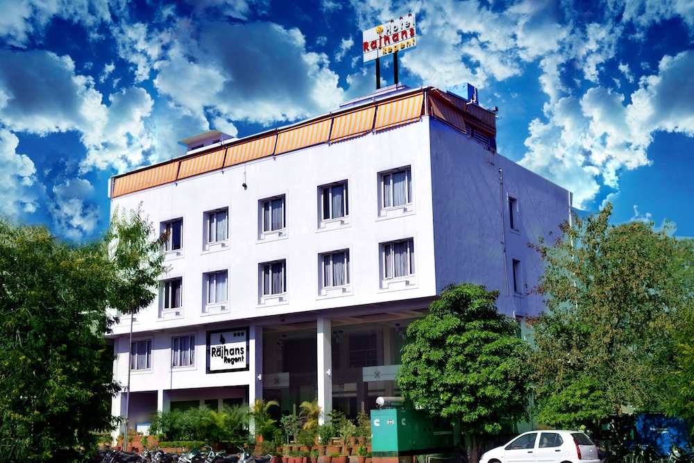 Hotel Rajhans Regent 5/48