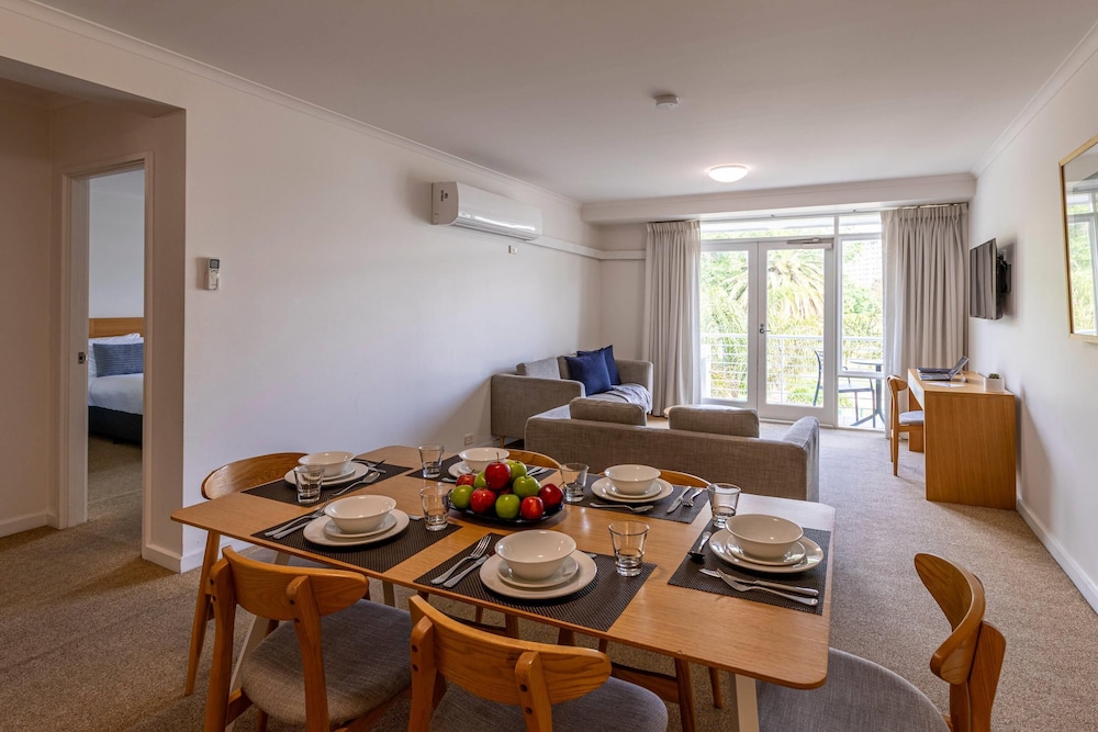MainStay Suites Williamstown 53/63