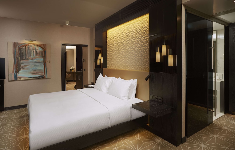 1 BEDROOM, FAMILY SUITE