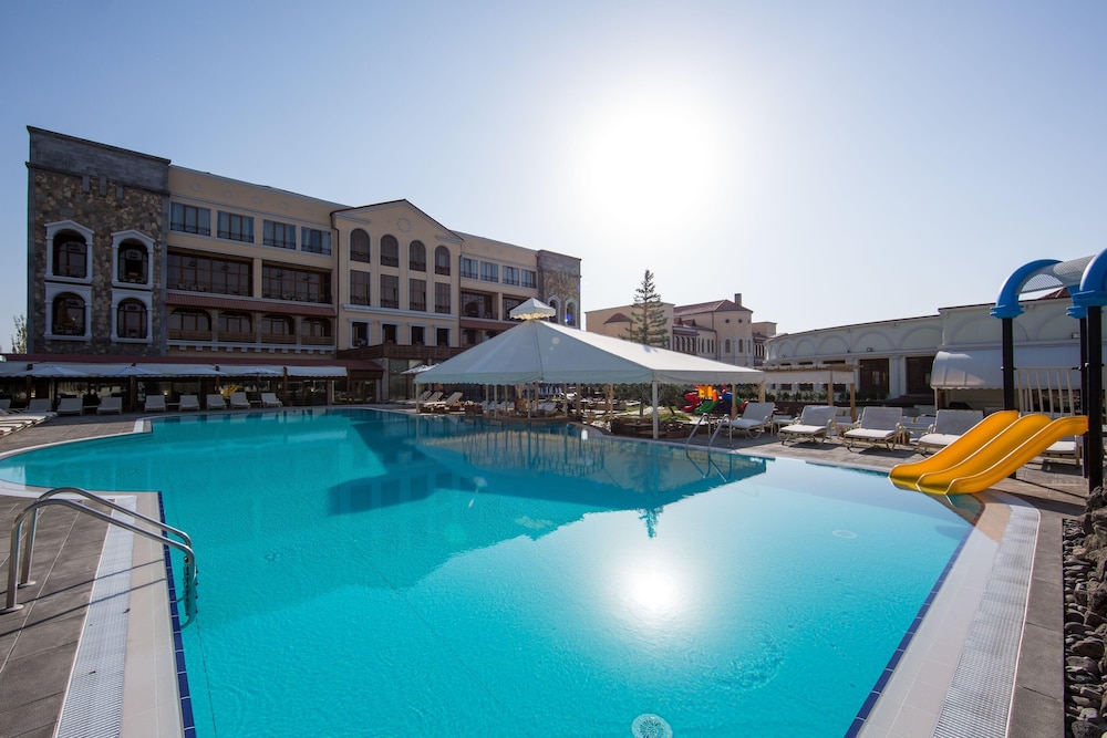 CAUCASUS HOTEL 70/74