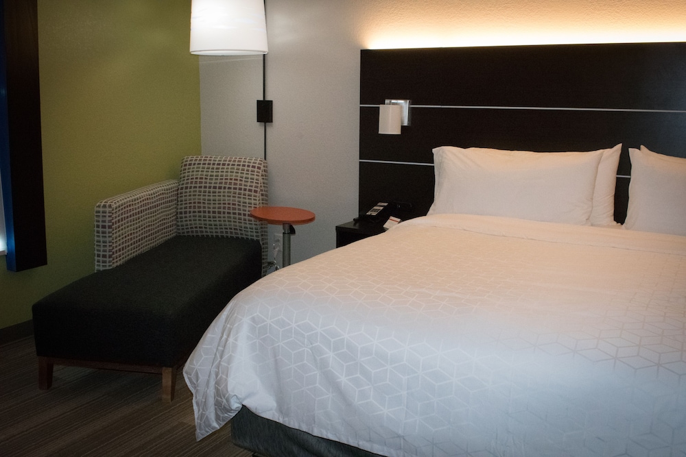 Holiday Inn Express & Suites West Memphis 19/53