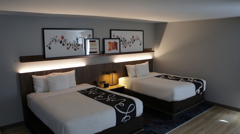 Hawthorn Extended Stay by Wyndham Knoxville 26/46