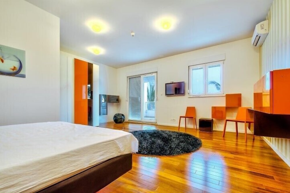 Hotel Perla 7/50