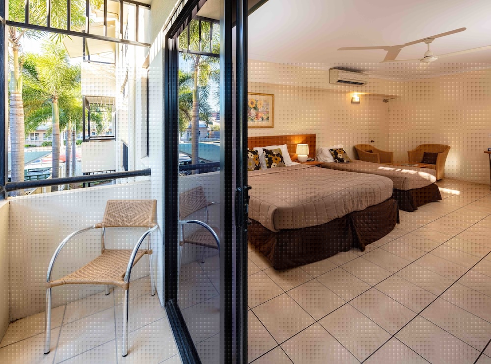 Cairns Queens Court 26/36