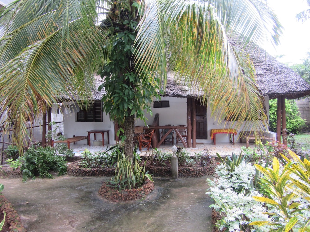 Baraka Beach Bungalows 28/34