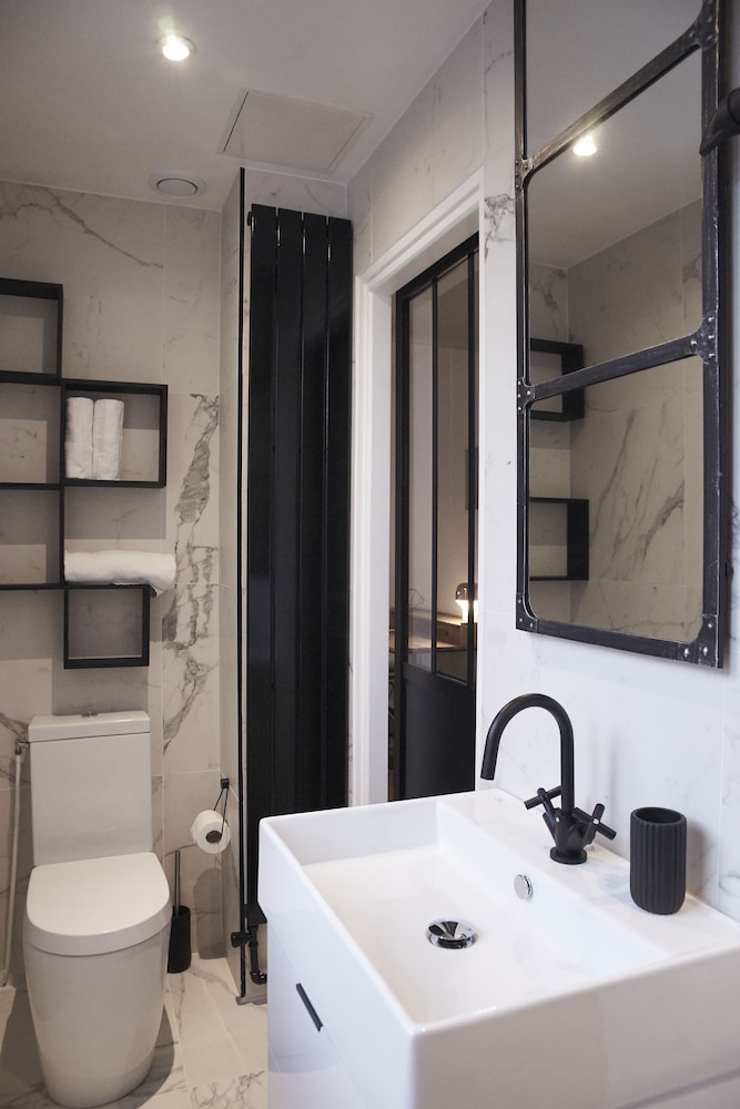 Madrigal Hotel Paris 44/47