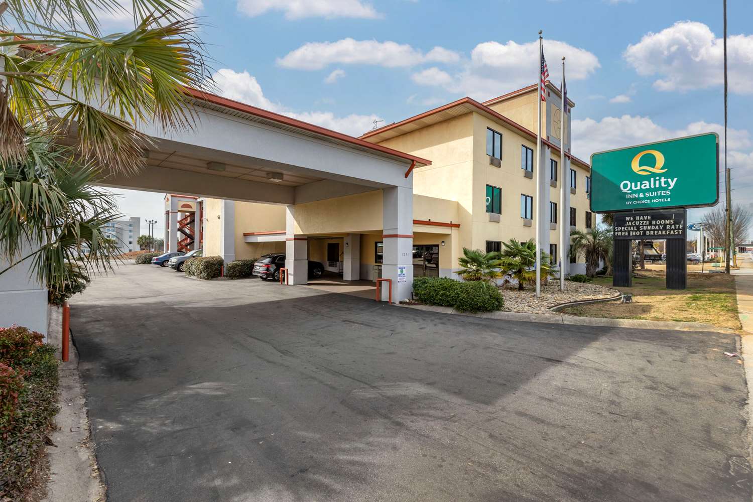Quality Inn and Suites Ft Jackson Maingate 33/35