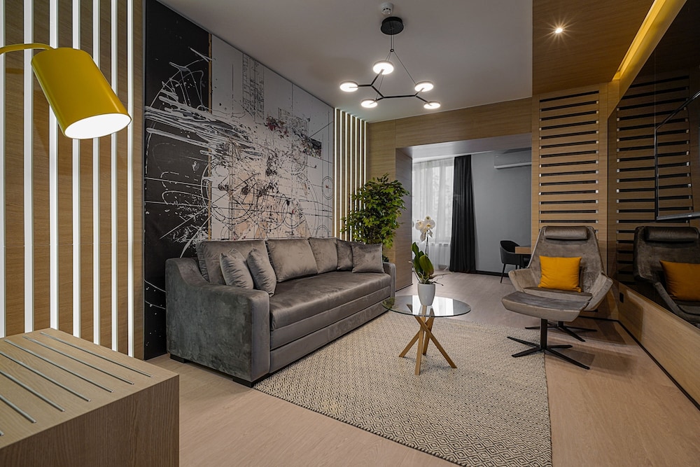 Maccani Luxury Suites 78/85