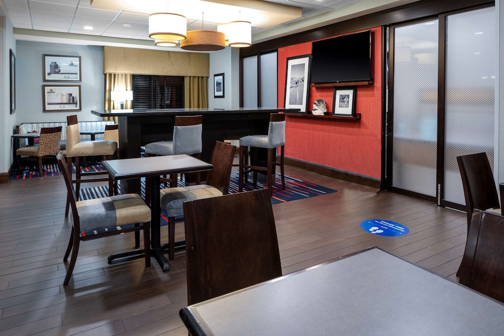 Hampton Inn Columbia Tn 24/29