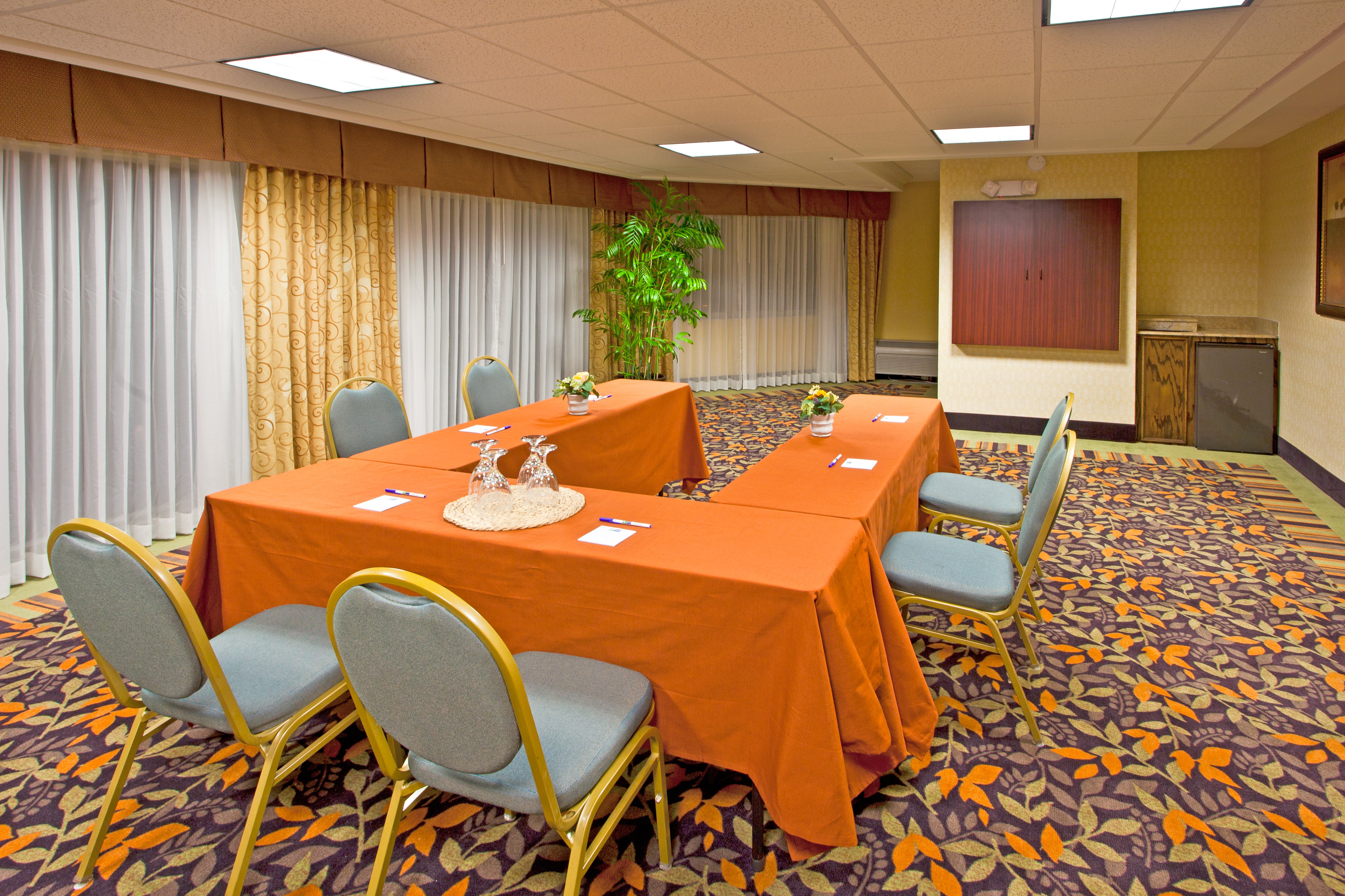 Holiday Inn Express Clearwater East Icot Center 74/78