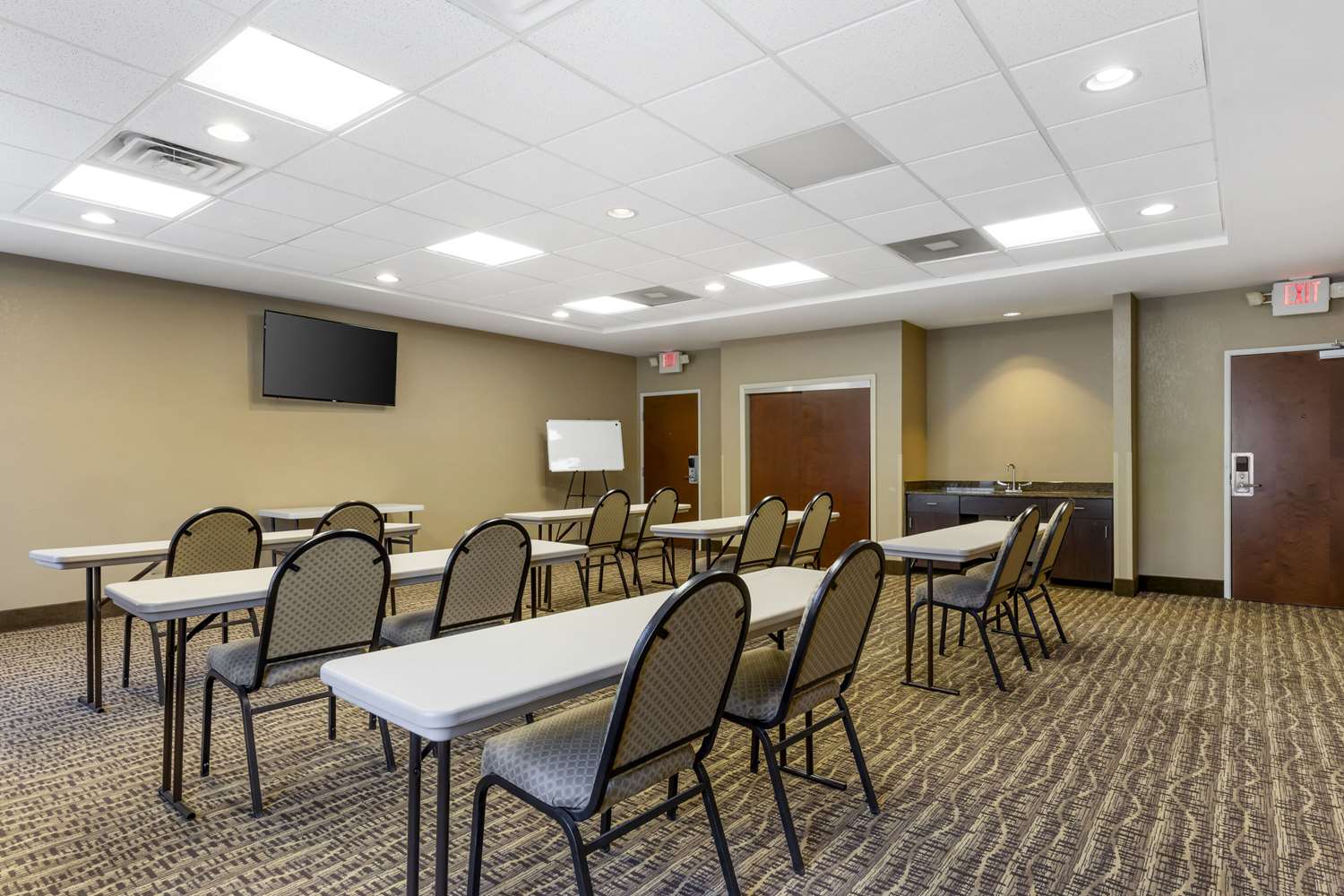 Comfort Inn & Suites Porter near Indiana Dunes 8/13