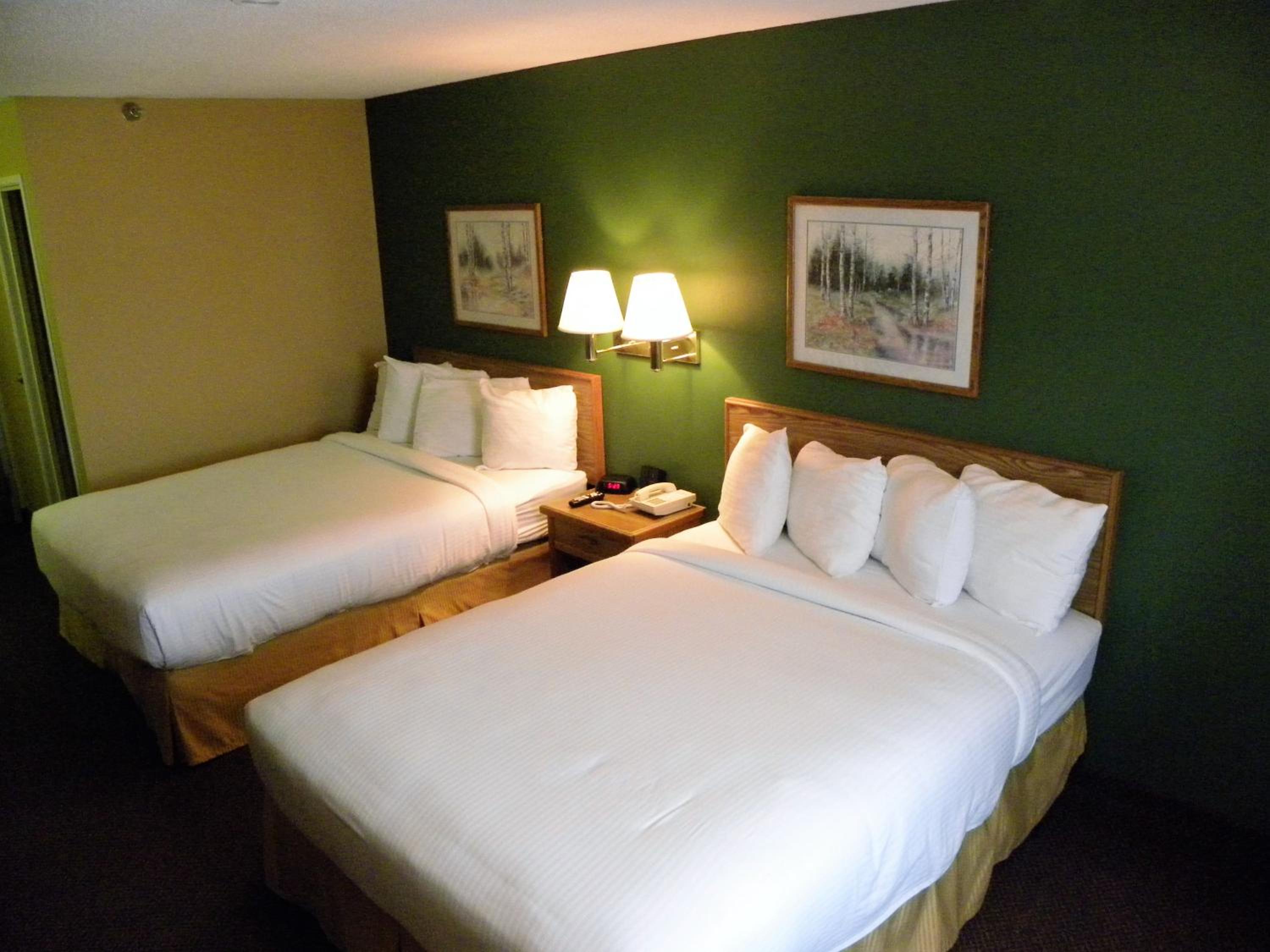 غرفة بسريرين كوين، New Victorian Inn and Suites 2/7