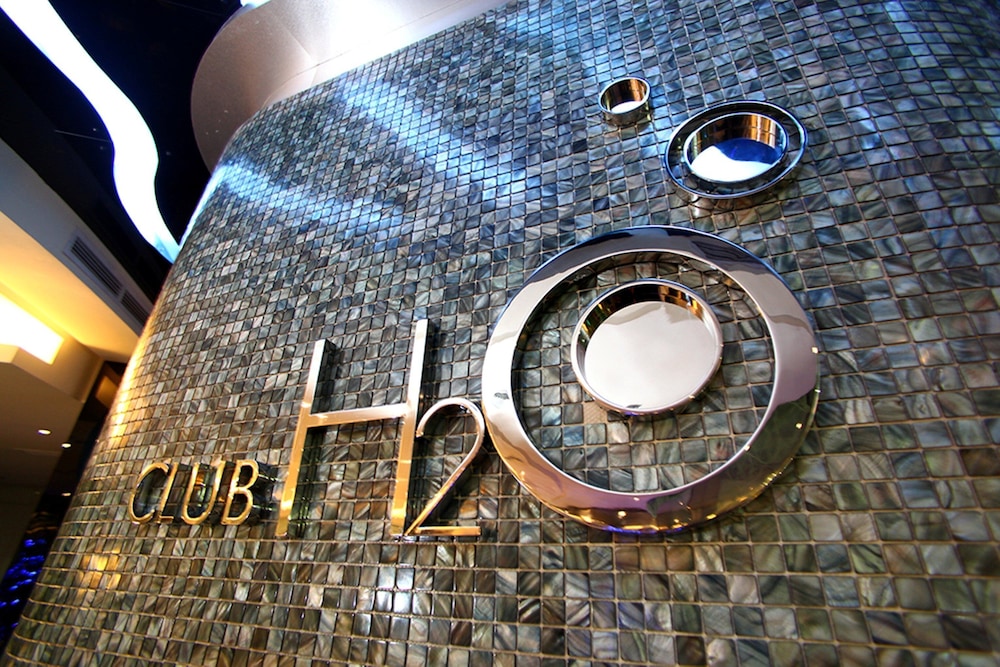 Hotel H2o 2/77