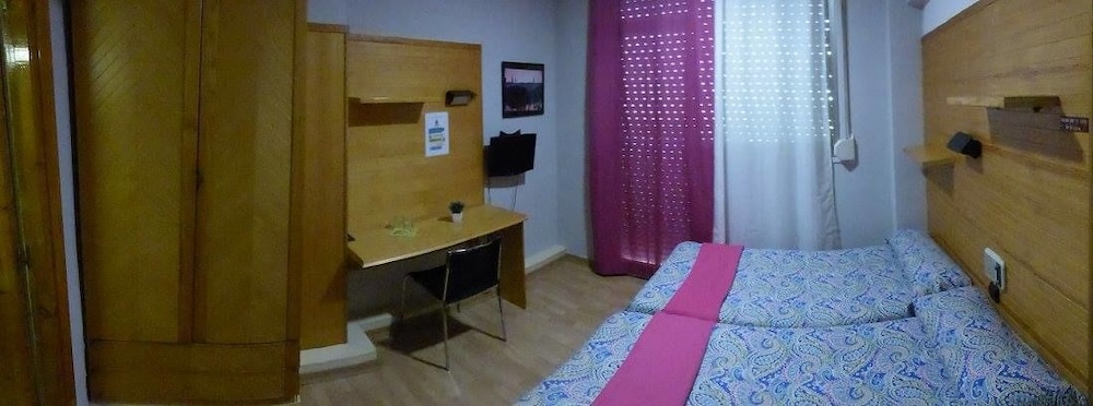 Hostal Rioja Condestable 18/48