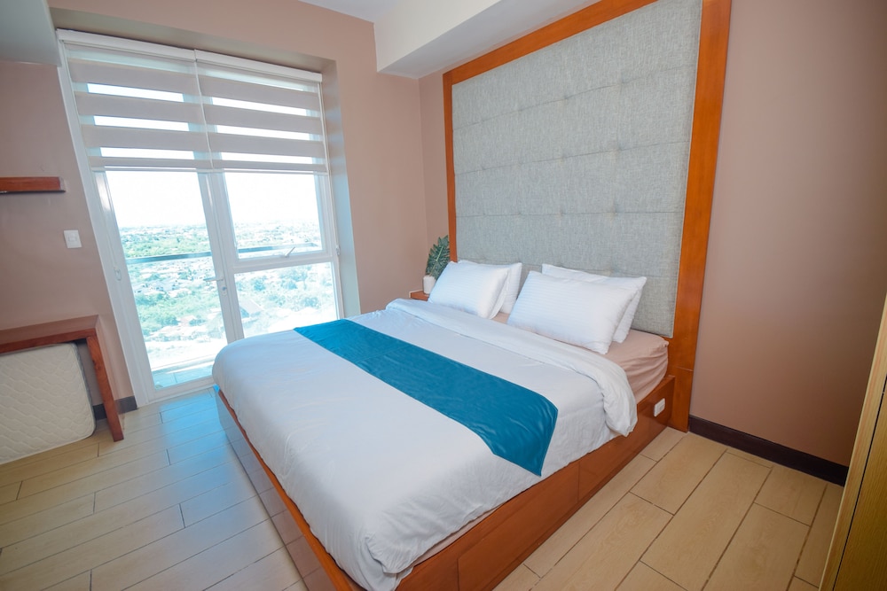 CSuites at 8 Newtown Residences 24/50