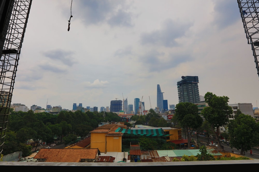 Roomatsaigon 2/24