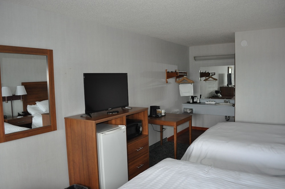 Super 8 by Wyndham Petoskey 12/21