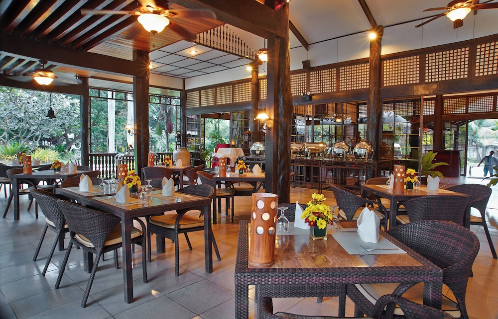 CEBU WHITE SANDS RESORT AND SPA 26/50
