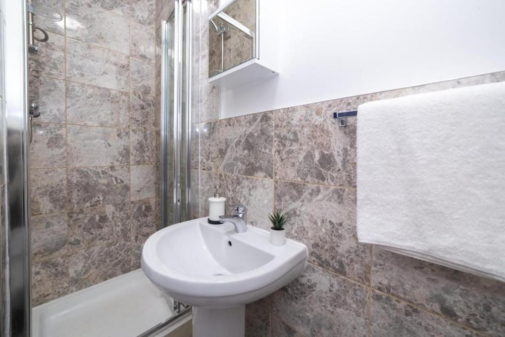 Diana Hotel Near Wembley Self Serviced Apartments 33/41