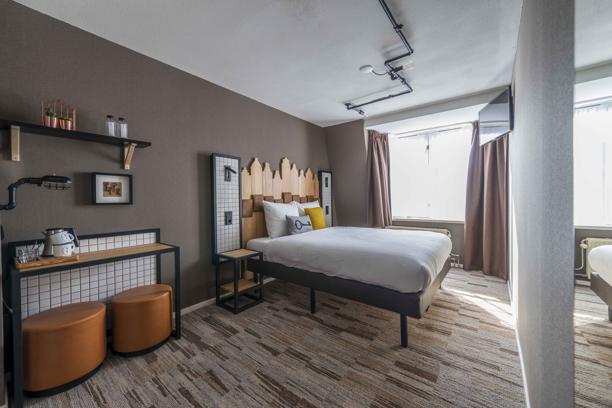 GRAND, DOUBLE BED