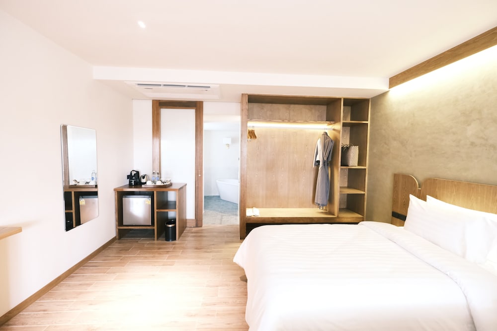 Garden, Superior, King Bed