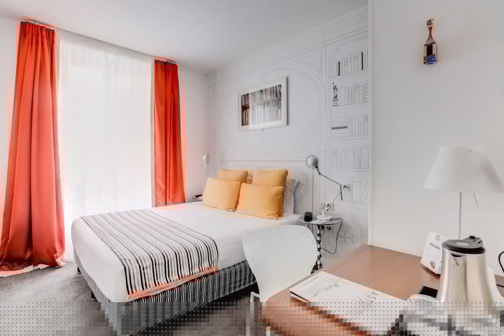 Joyce Hotel Astotel 10/34