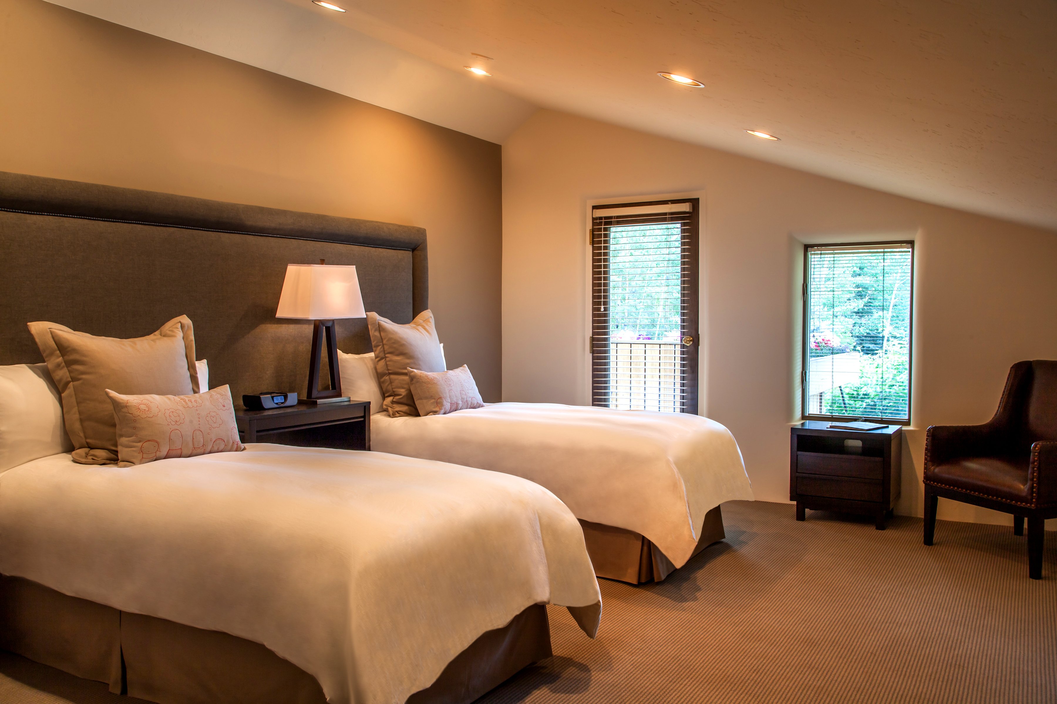 Knob Hill Inn 13/48