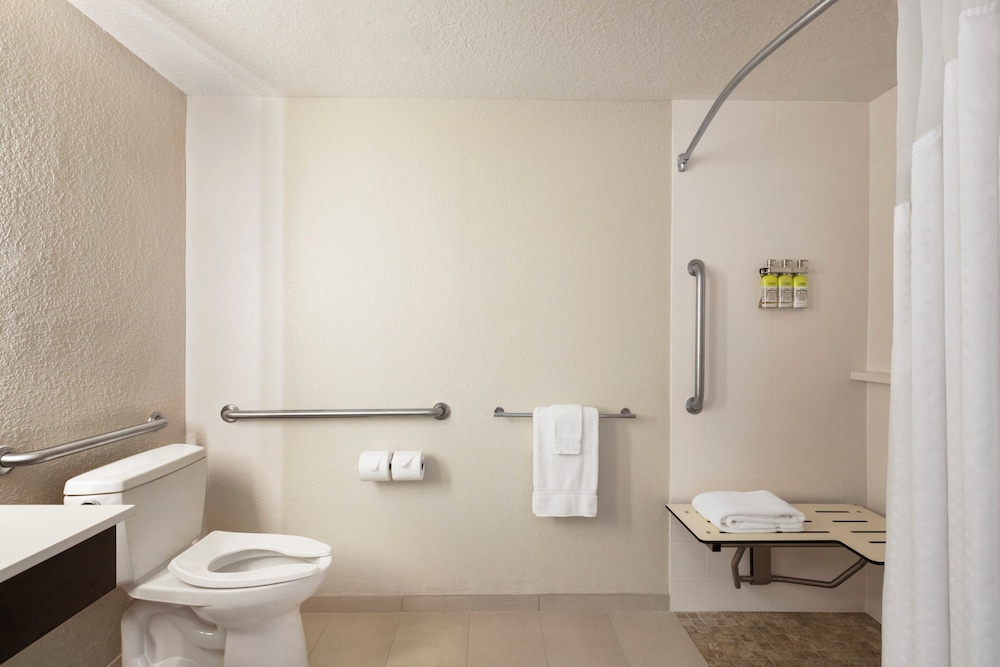 Holiday Inn Express Hotel & Suites Sarasota East - I-75 67/67
