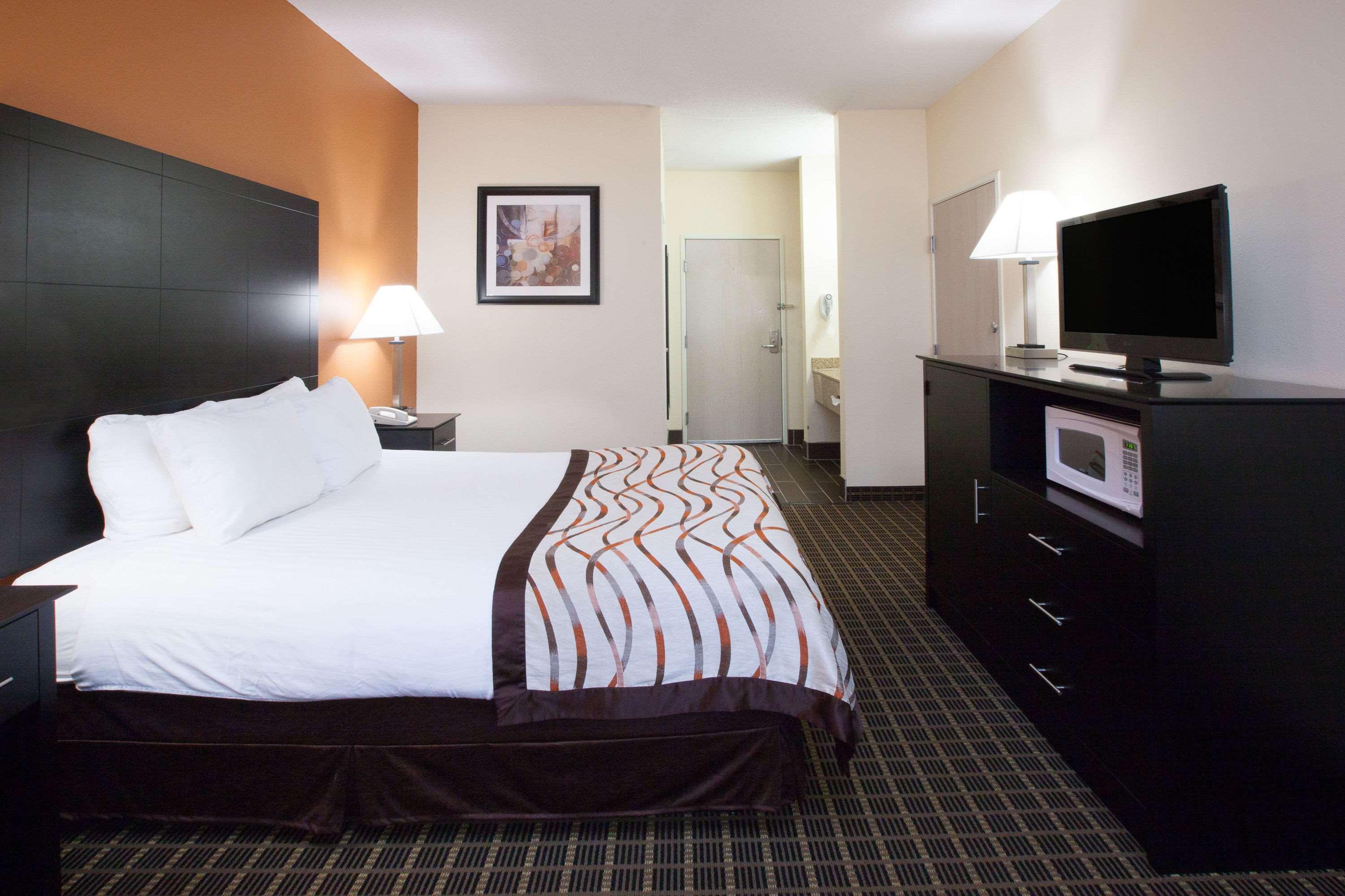 Room, Queen Bed, Accessible