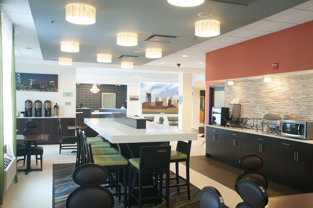Country Inn & Suites By Radisson Nashville Airport TN 58/70