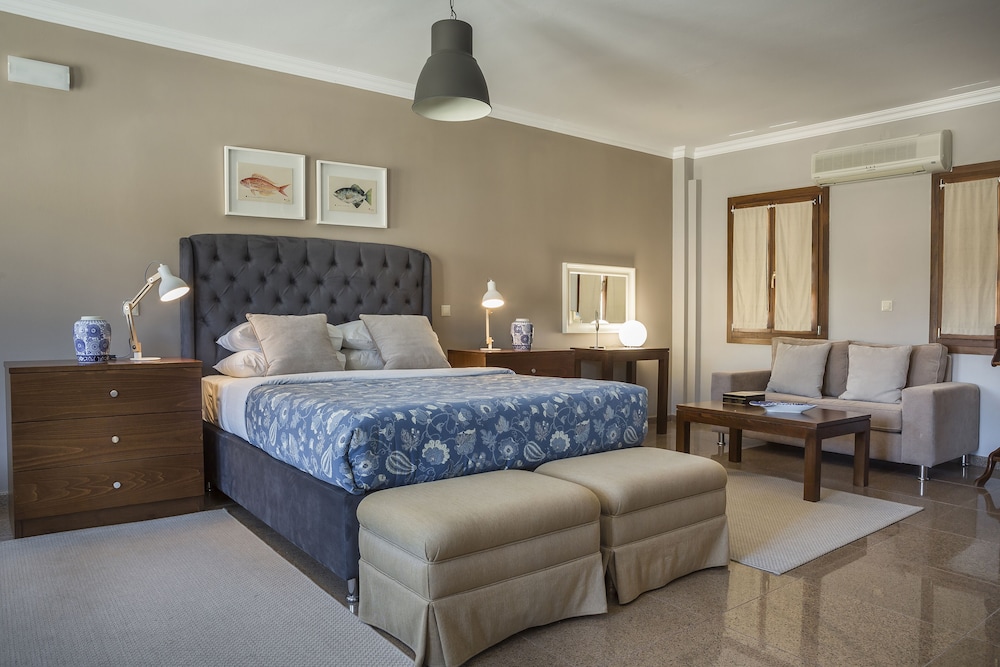 EXECUTIVE, SUITE, PARTIAL HARBOUR VIEW