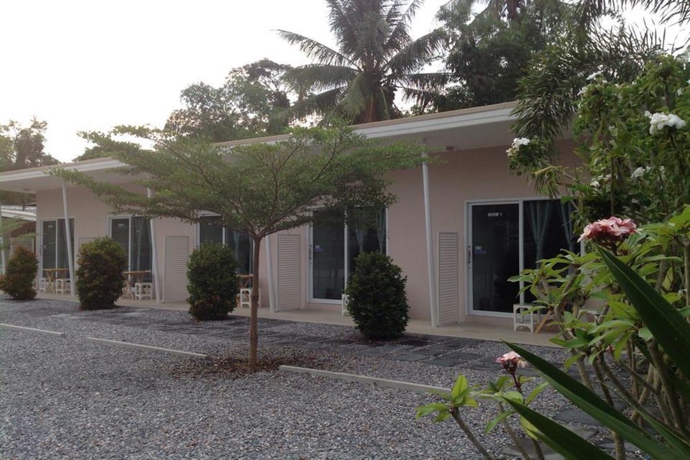 Baan Chan Suan 33/37