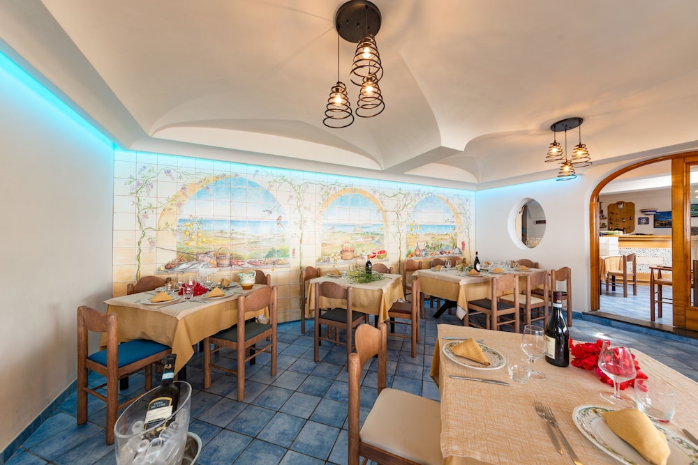Hotel La Capannina 51/63