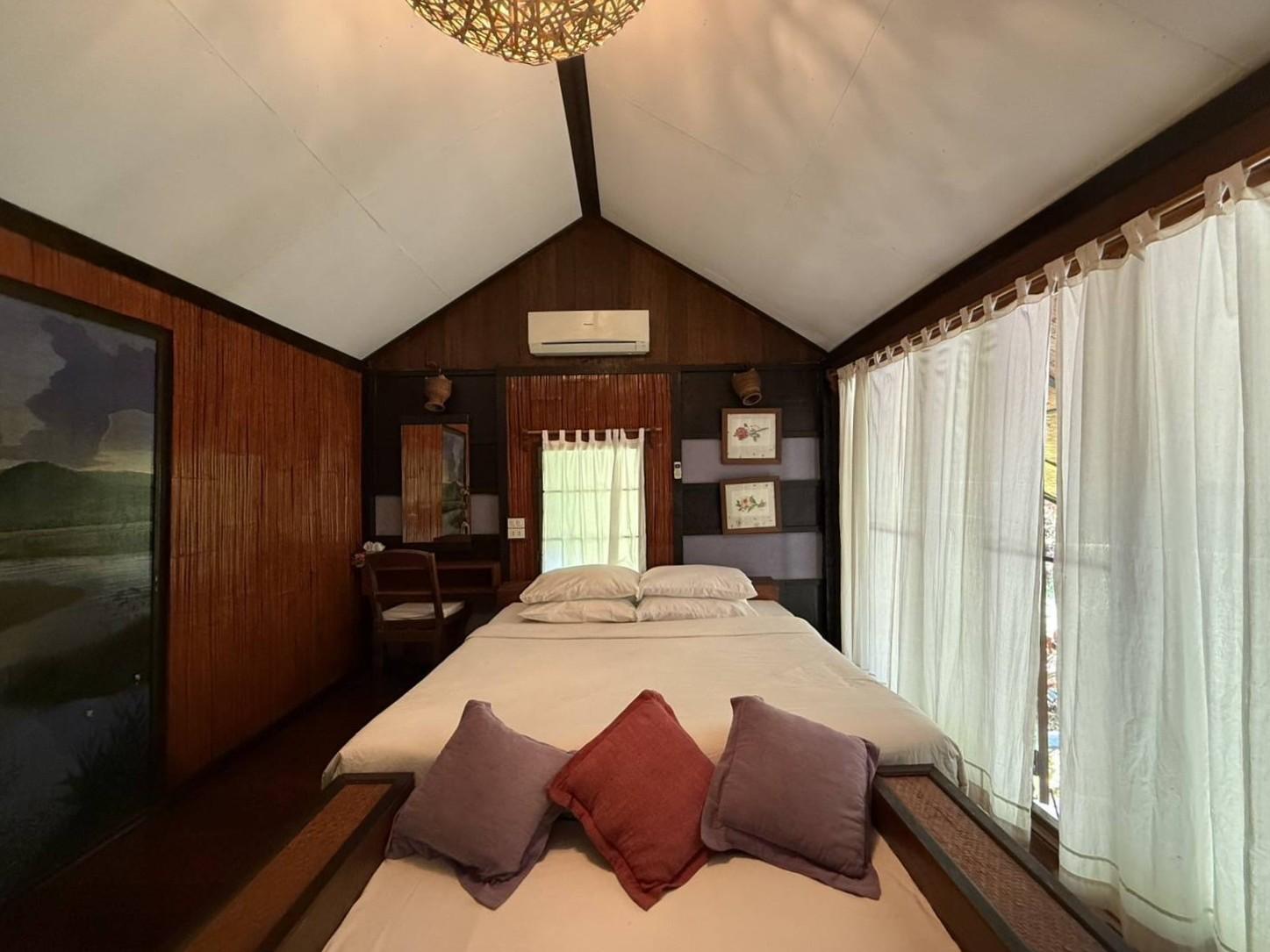 Thai, Cottage