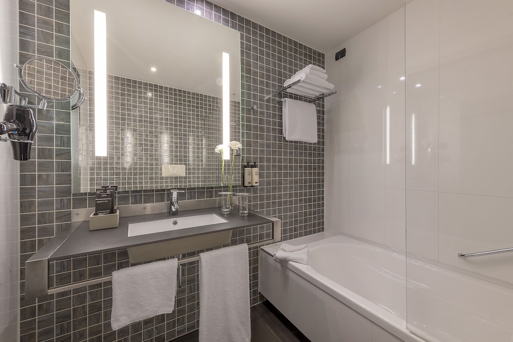 Room, Single, Twin Beds, H10 Roma Citta 8/10