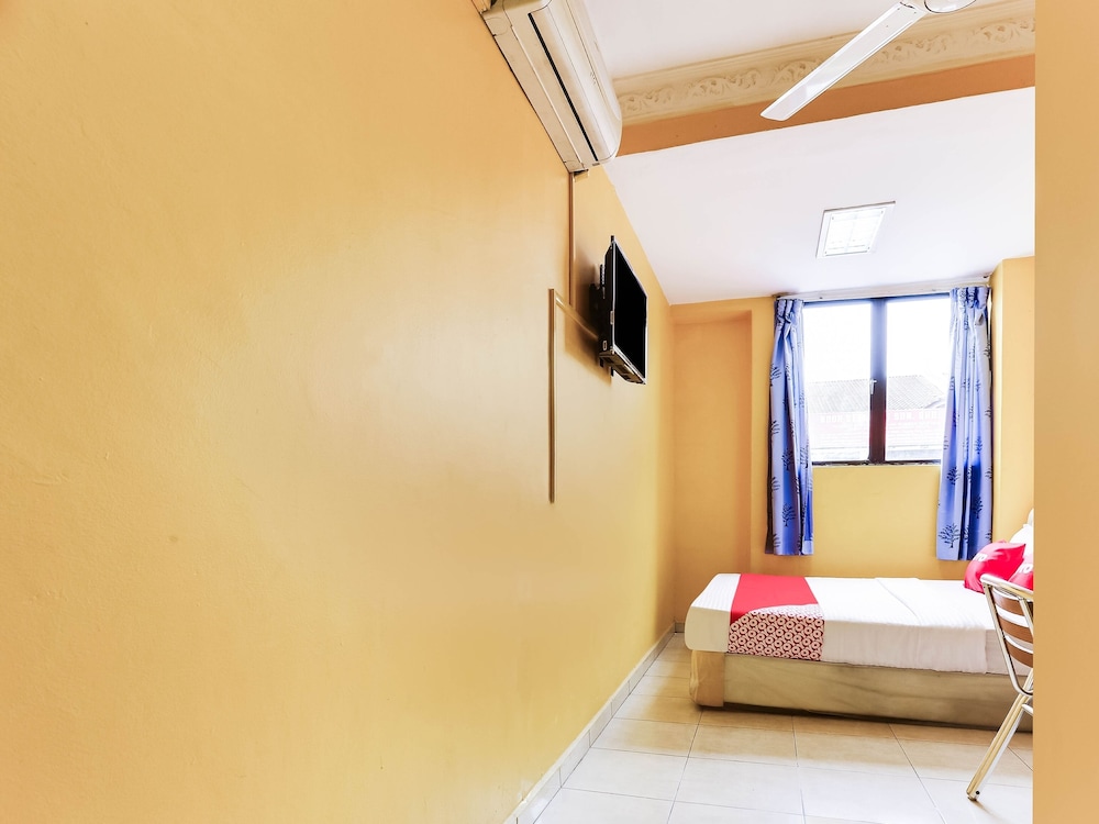 OYO 89406 Lucky Budget Hotel 8/21