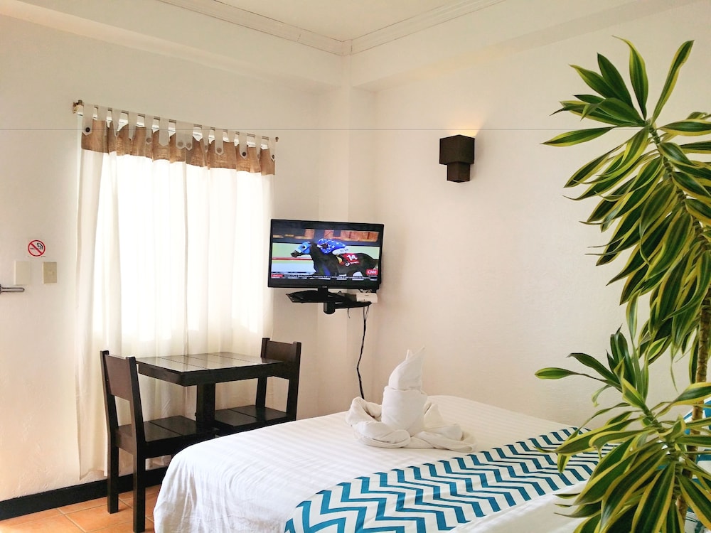 Grand Blue Beach Hotel 13/77