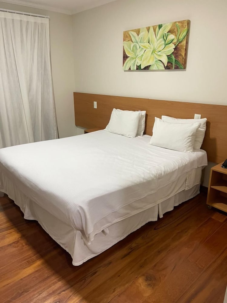 Colonial Plaza Hotel 24/68