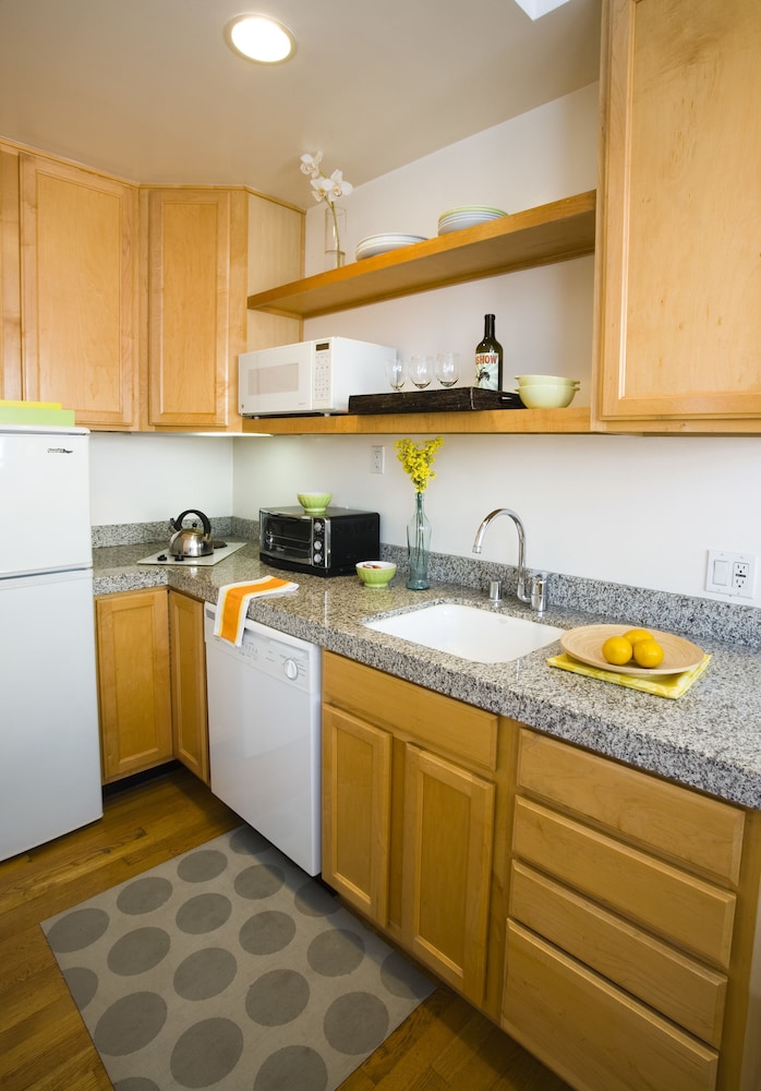 Venice Suites 8/68