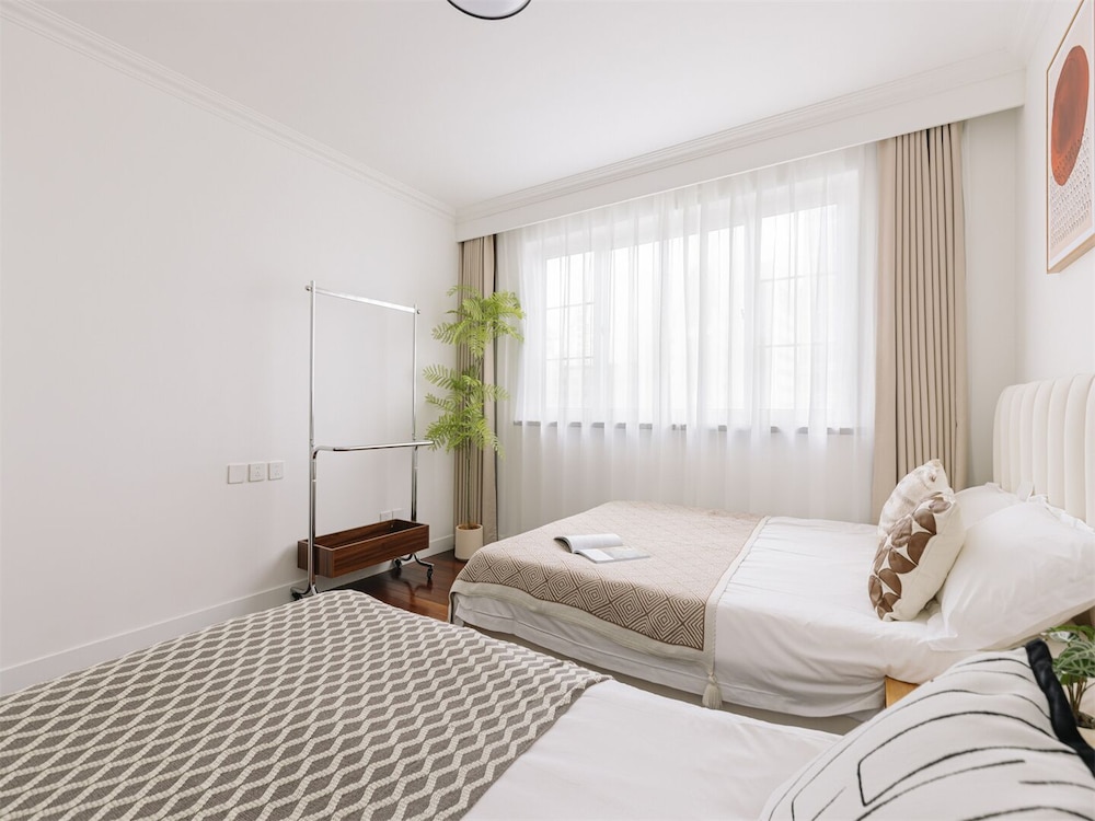 4 Bedrooms, Senior, Apartment, Futon Bed, 2 Queen Beds, City View, Bathtub