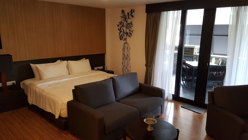 Lot 33 Boutique Hotel 11/50