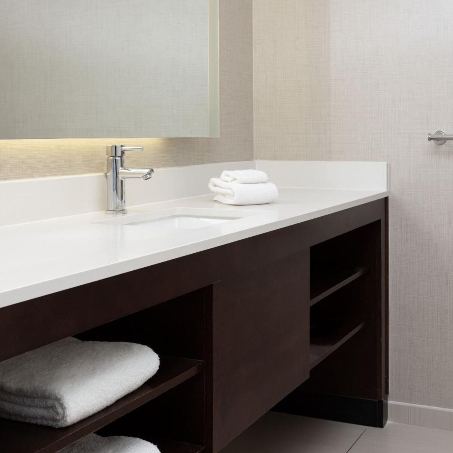 1 Bedroom, Wellness, King Bed, Sofa، RESIDENCE INN DECATUR FORSYTH 3/3