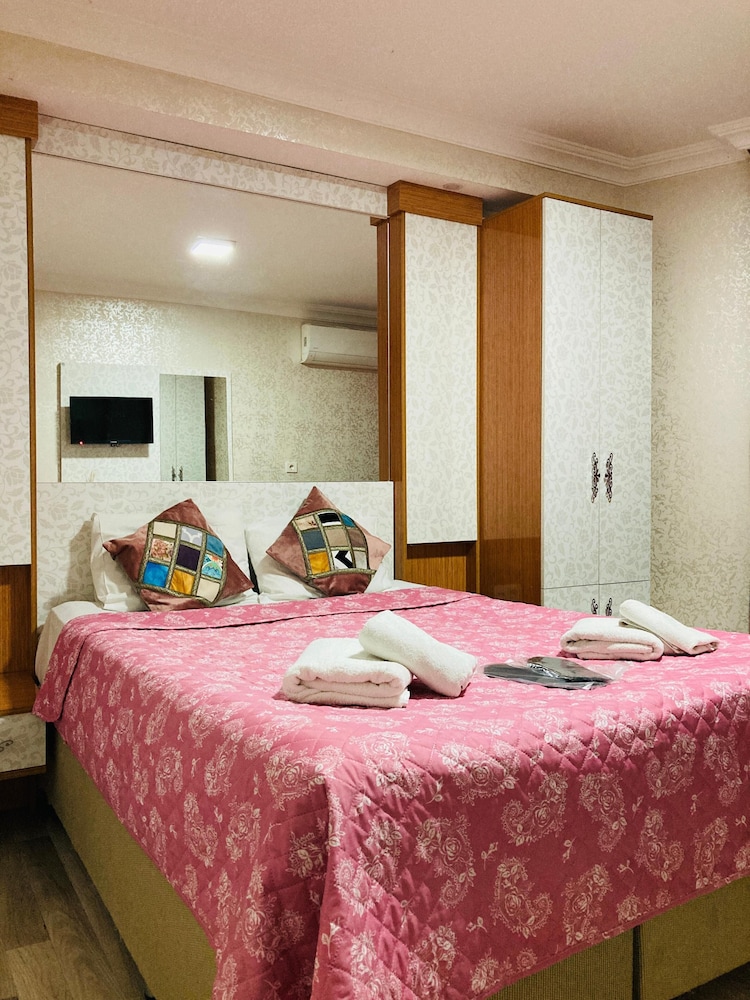 Theodian Hotel 17/74